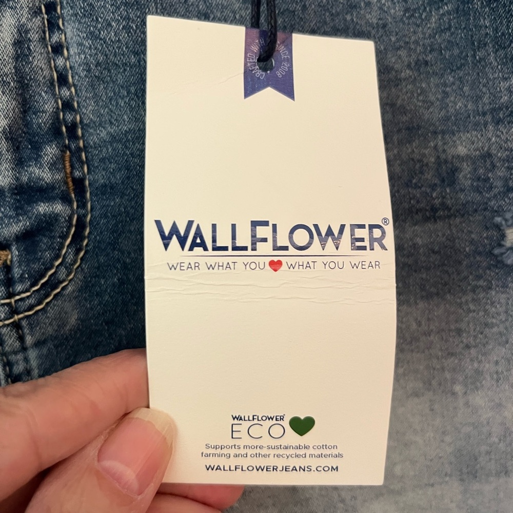 Wallflower NWT Distressed Blue Jean Shorts - Picture 4 of 9